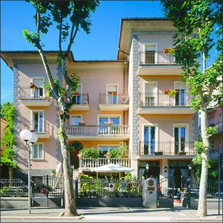 Hotel Berlino Каттолика Экстерьер фото