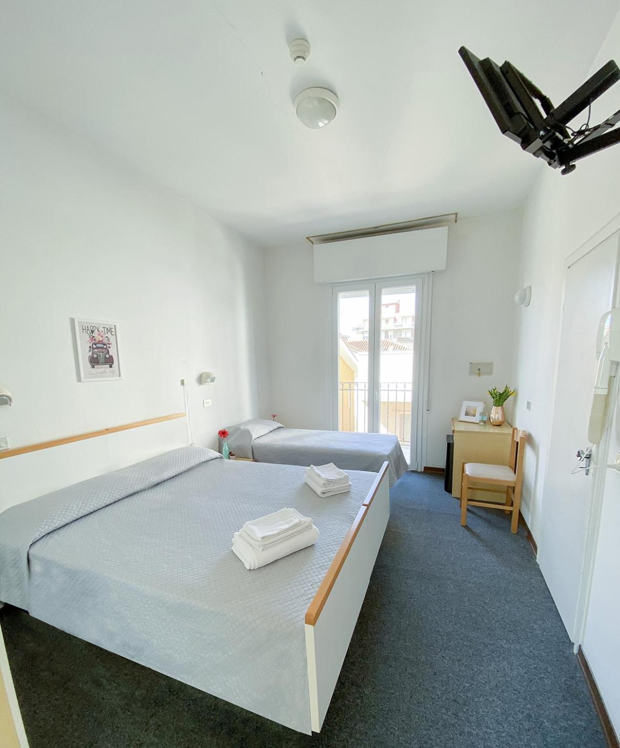 Hotel Berlino Каттолика Экстерьер фото