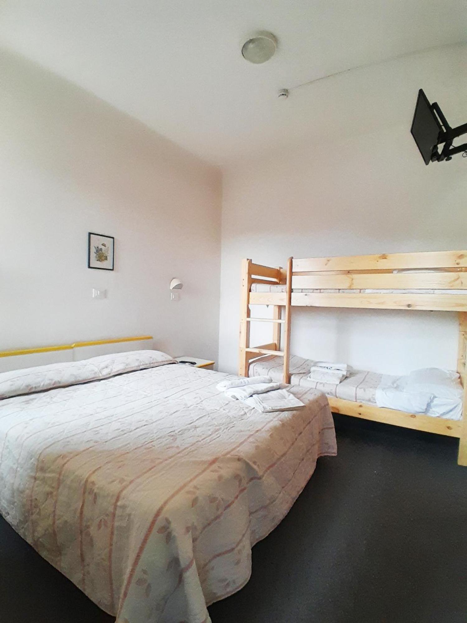 Hotel Berlino Каттолика Номер фото