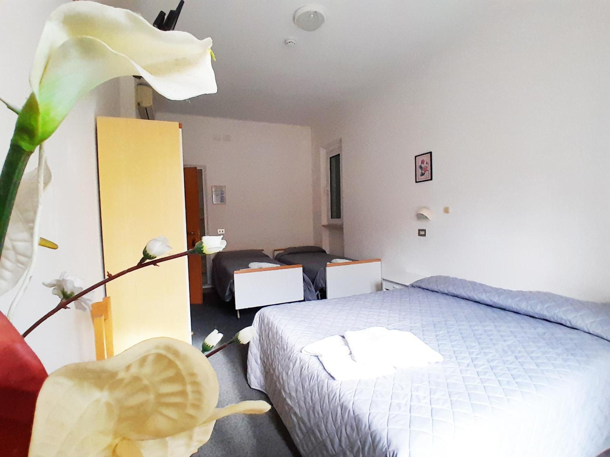 Hotel Berlino Каттолика Номер фото